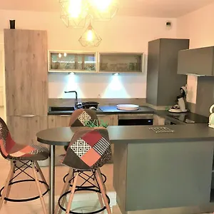 Apartment Centre Les Pins 1 Bedroom With Ac, Swimming Pool And Parking